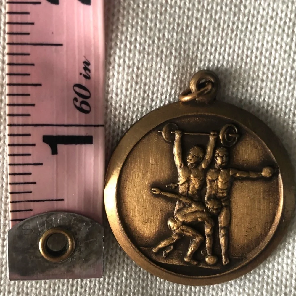 WEIGHT LIFTING WEIGHT TRAINING BODY BUILDER PENDANT